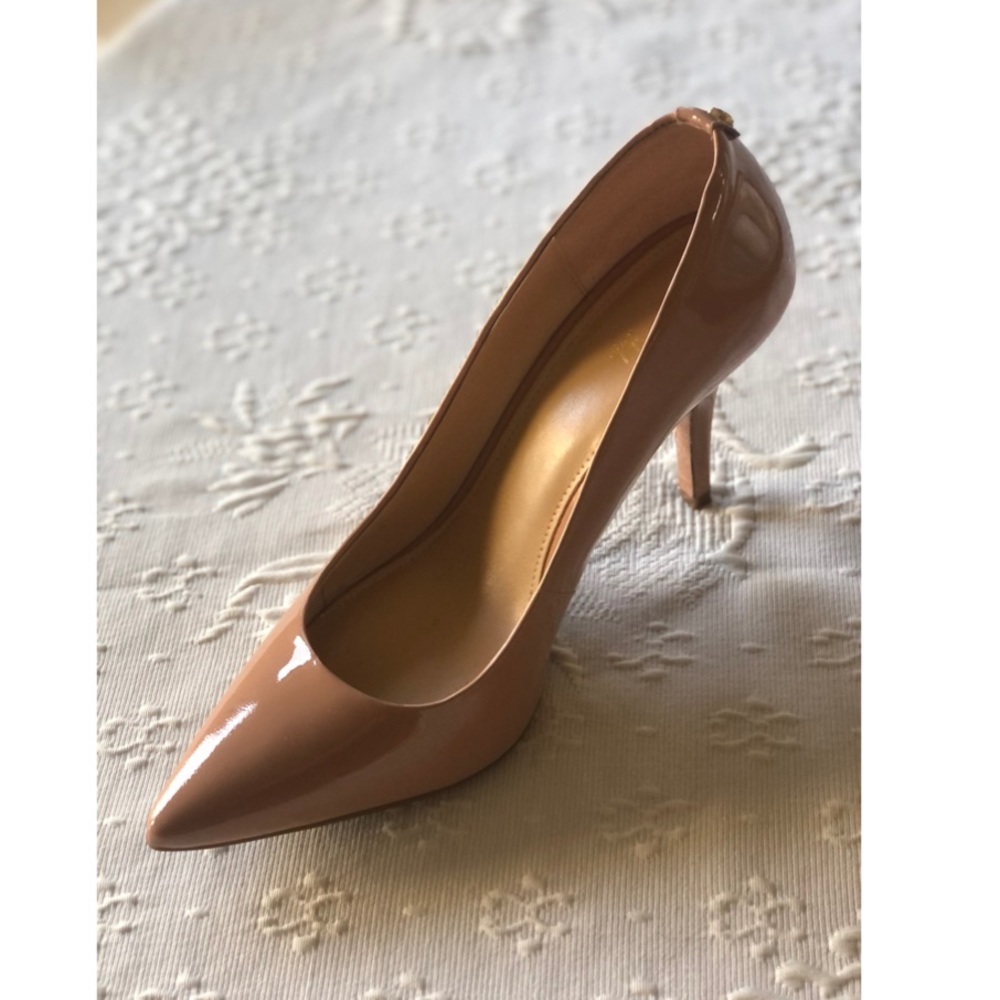 Michael Kors Nude Pump
